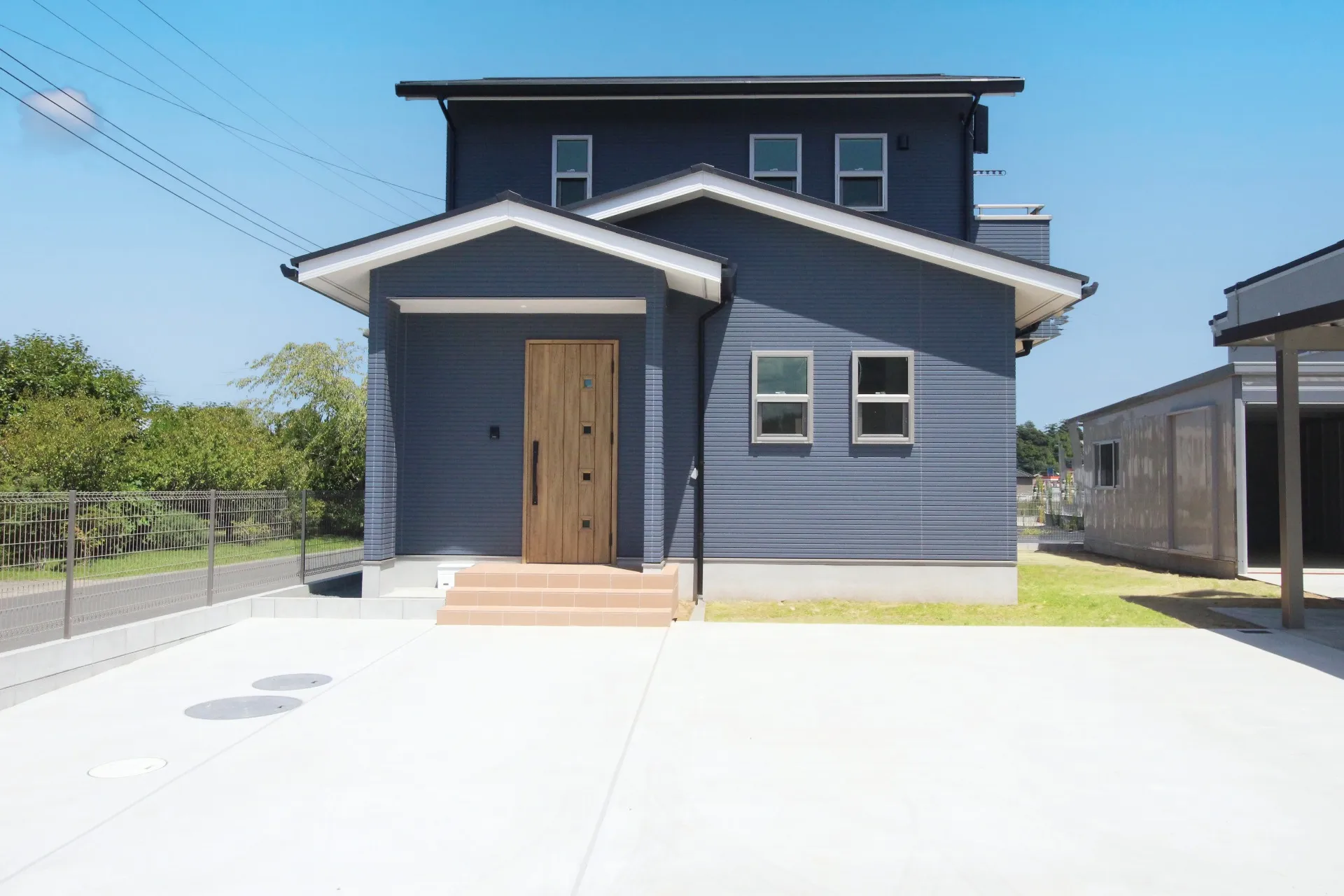 「洗う・干す・畳む」が一つの部屋で完結する、日常の洗濯動線に配慮した住宅